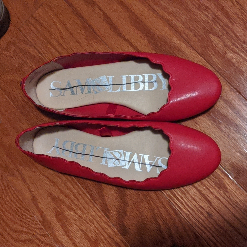 Sam & Libby red scalloped flats